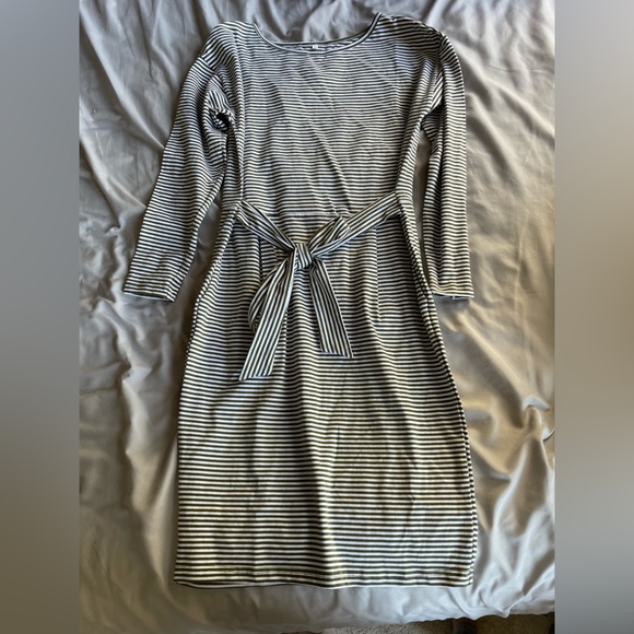 Dresses - Picture 2 of 4